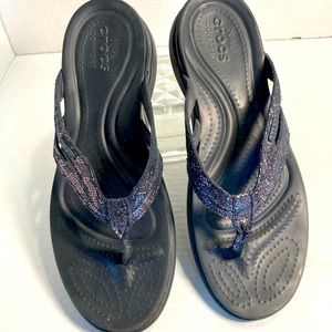 Crocs flip flops women’s 10 thongs dual comfort